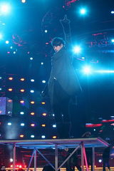 高清图：东方卫视跨年火热上演 郭富城展舞王风范