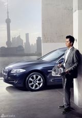 组图：许亚军登《精品》封面 续传奇展魅力