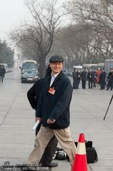 组图：明星委员亮相政协闭幕 刘翔遭媒体围堵