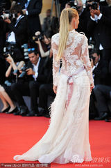 组图：威尼斯美裙盘点 休闲靓丽vs性感妖娆