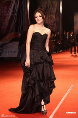 组图：亚太影展女星比美 侯佩岑温碧霞红毯争艳