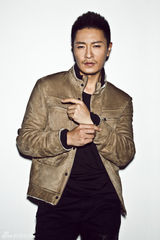 组图：李宗翰登时尚杂志封面 国民小生演绎雅痞型男