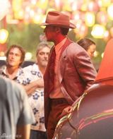 组图：《匪帮传奇》重拍 高斯林开心回片场