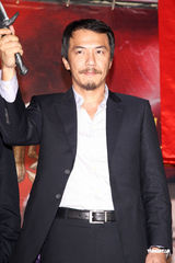 组图：大S缺席《剑雨》宣传 家中绿豆练活埋