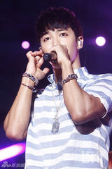 组图：BEAST美丽派对 为粉丝公开新曲