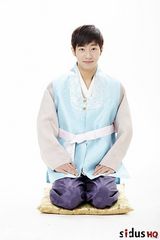 组图：韩团MBLAQ等携众星穿韩服送新年祝福