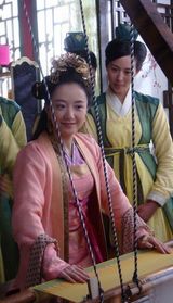 高清幻灯：李倩展示百变造型 《衣被》中魅力非凡