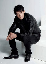 组图：刘小锋秋冬写真曝光 “抗战王”塑酷帅时尚范儿