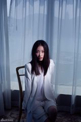 组图：倪妮率性登潮流杂志 潮范演绎百变俏佳人