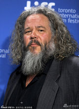 组图：《犯罪人生》发布 蒂姆-罗宾斯露灿笑