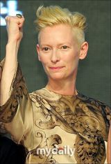 组图：李秉宪金秀贤等出席《雪国列车》首映