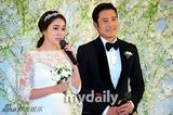 组图：李秉宪李敏贞携手出席婚礼新闻发布会