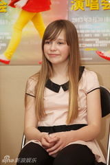 组图：达人秀小康妮北京个唱彩排 笑容开朗俏皮