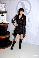 组图：周慧敏出道近25年 默认自传会写倪震偷食