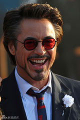 高清组图：《钢铁侠2》首映 唐尼献吻帕特洛