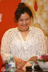 幻灯：《老牛家的战争》登陆北京 宋丹丹获儿子祝福