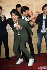 组图：《杨家将》赴台宣传 郑伊健低调谈婚事