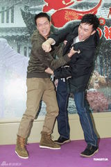 组图：胡杏儿宣传新剧 张智霖与谢天华“对打”