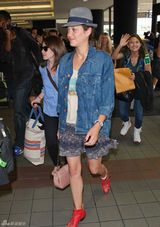 组图：囧瑟夫玛丽昂机场相遇 短暂叙旧拥抱告别