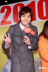 幻灯图集：唐禹哲贺军翔赴港跨年