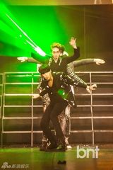 组图：SHINee与EXO-K等K-POP演唱会秀炫舞