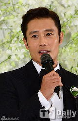 组图：李秉宪李珉廷大婚甜蜜互送吻 群星道贺