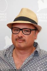 组图：威尼斯地平线单元评委团室外亮相