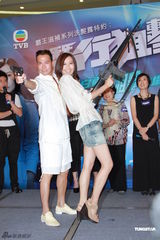 组图：《潜行狙击》宣传 黄宗泽胡须被徐子珊嫌弃