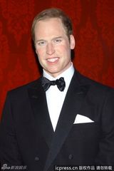 组图：威廉凯特庆纸婚推蜡像 戴安娜蜡像首披红装