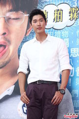 组图：陈柏霖新片变身宅男 获陈意涵公开示爱