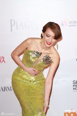 高清图：舒淇发型复古长裙性感 黄秋生装扮新潮