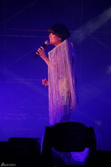 幻灯图集：郑秀文纪念入行20年 连换八套造型玩百变