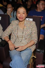 组图：王家卫55岁生日 携爱妻书展办讲座