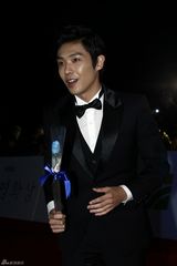 独家高清：金惠秀爆乳战青龙 李秉宪等大牌云集