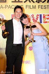 高清组图：吴宇森获成就奖 张家辉张榕容分获帝后