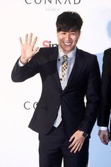 高清组图：李孝利神话Eric秀智等出席严泰雄婚礼