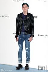 组图：韩团missA&BlockB成员出席品牌时装展