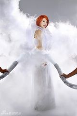 组图：杨丞琳新歌MV上演男男激吻遭禁