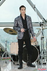 组图：萧敬腾跨刀拍偶像剧MV 豆花妹送秋波