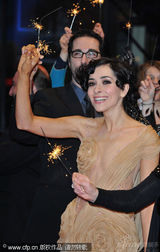 幻灯图集：《在路上》首映变庆生会 主席热拥导演