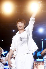 组图：BEAST美丽派对 为粉丝公开新曲