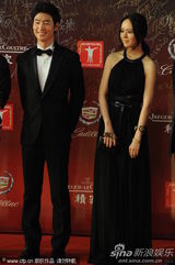 组图：《建筑学概论》李济勋韩佳人等走红毯