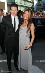 幻灯图集：《月食》洛杉矶首映 主创三人暧昧传情