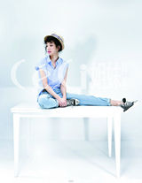 组图：郑丽苑春日写真曝光 清新亮丽活泼时尚