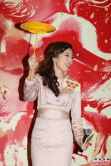 组图：黄日华妻梁洁华疑患癌 女儿封口谈病情