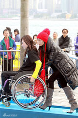 幻灯：张学友新碟纠纷 朱茵鼓励残疾人坚持人生