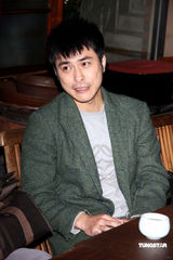 高清图：范植伟携夏于乔宣传新戏 回应解约事件