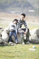 组图：《爸爸》老爸变装逗萌娃 小猪赛跑趣味多