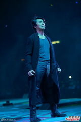 组图：古惑仔五子开唱显本色 伊健小春示爱太太