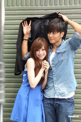 组图：罗志祥被封“大雕”很得意 与王心凌合拍MV